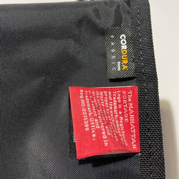 Manhattan Portage  Laptop Messenger Bag - Picture 4 of 5